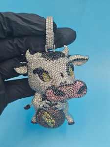 Colgante de moissanita colorido con diseño de cara de vaca, colgante de Hip Hop, colgante de plata 925, colgante para amantes de los animales, colgante personalizado con incrustaciones de circonitas para hombre - Product Image 2