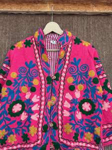 Veste bomber vintage du Rajasthan |   Broderie Suzani en coton bohème faite à la main |   Veste réversible écologique respirante pour femmes - Product Image 2