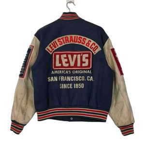 Chaqueta Varsity Levis Red Tab, Chaqueta de Béisbol Bordada Vintage, Chaqueta Letterman Azul Marino con Mangas Crema, Ropa Urbana Retro - Product Image 1