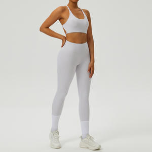 Conjunto de Yoga de Alta Calidad para Mujer: Sujetador Transpirable, Shorts Elásticos de Control Abdominal y Leggings - Ideal para Entrenamientos Activos en el Gimnasio y Fitness, Color Liso - Product Image 3