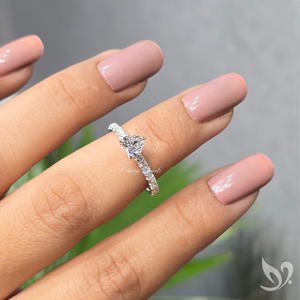 Anillo de Diamante Cultivado en Laboratorio con Corte Corazón de 0.50CT, Certificado por IGI, Oro Sólido de 10K, Halo Oculto, Anillo de Compromiso - Product Image 4