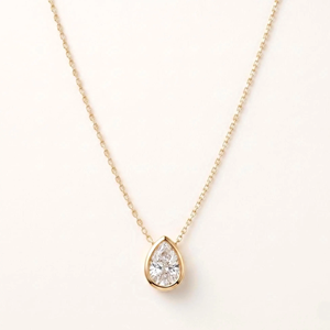 Collar con Colgante de Diamante Corte Pera, Engaste en Bisel de Oro Amarillo, Diseño Minimalista, Unisex, Uso Diario - Product Image 3