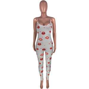 Mono estampado de labios para mujer, con tirantes finos, cintura alta, ajuste ceñido, largo completo, transpirable y elástico, ideal para primavera, verano y discoteca. - Product Image 1
