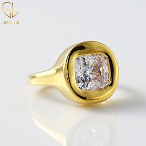 Anillo de Compromiso Solitario con Moissanita de Corte Radiante Cuadrado |   Anillo de Boda de Oro de 14K con Engaste de Bisel - Product Image 3