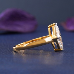 Anillo Solitario de Diamante Cultivado en Laboratorio con Corte Pera de 2.06 CT en Oro Amarillo de 14K Claridad VVS2 Joyería de Lujo para Compromiso y Boda - Product Image 4