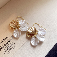Nuevos Pendientes de Moda con Flores de Aleación Blanca y Marrón para Mujer, Pendientes de Gardenia, Joyería de Moda, Venta al por Mayor, Chapados en Oro de 14K