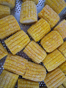 ข้าวโพดหวานแช่แข็ง IQF พรีเมียม ข้าวโพดหวานสีเหลืองหวานพิเศษ พร้อมรับประทาน บรรจุภัณฑ์สุญญากาศ สำหรับพิซซ่า พาสต้า เบเกอรี่ อาหารแปรรูป เวียดนาม - Product Image 3