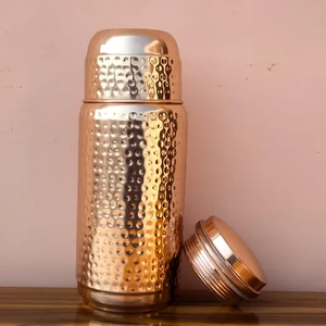 Bouteille d'eau classique en cuivre pur, écologique, martelée à la main, surface à motif alvéolé, avec bouchon en verre intégré, sans joint, anti-fuite - Product Image 2