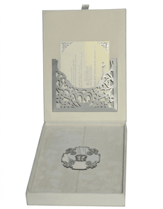 Conjunto de Invitaciones de Boda en Caja de Terciopelo Color Marfil de Lujo, Cubierta Grabada en Acrílico Espejo Plateado, Bolsillo Cortado con Láser y Placa con Monograma - Product Image 5