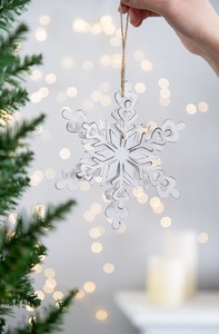 Ornements suspendus en forme de flocons de neige blancs en métal, best-sellers à prix abordable - Product Image 4