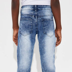 Pantalones de mezclilla azules para niños con tacto suave, diseño de logotipo personalizable, precio económico, material duradero y suave al tacto para niños, para compras al por mayor. - Product Image 6