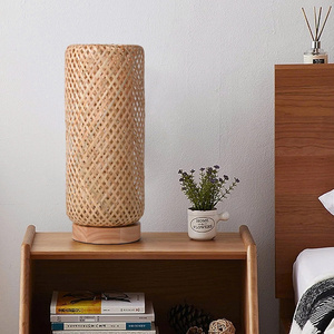 Lámparas de Escritorio de Bambú Nhat Minh para Dormitorio - Diseño Costero, Bombillas Halógenas Ajustables y Regulables, Pantalla Amarilla, Luz Blanca Cálida Suave de 2700K - Product Image 4