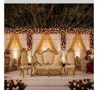 Ensemble de canapés de mariage sculptés à la main, style Impérial Royal, comprenant un canapé deux places élégant pour les mariés et des chaises d'invités assorties, mobilier de scène traditionnel style Maharaja