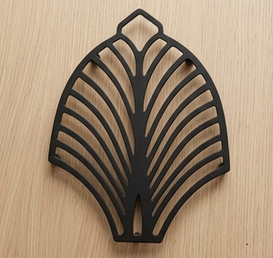 Posavasos de Acero Inoxidable con Diseño de Hoja Negra, Resistente al Calor, para Ollas y Mesas - Product Image 3