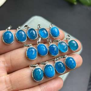 จี้หินอะพาไทต์ธรรมชาติจาก Zahira Gems ตัวเรือนเงินแท้ สไตล์โบฮีเมียน รูปทรงแฟนซี ได้รับการรับรองจากผู้ตรวจสอบอิสระ เหมาะสำหรับทั้งชายและหญิง - Product Image 2
