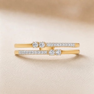 Anillo de Boda de Doble Hilera con Diamantes de Corte Redondo de 2.00CT en Oro Amarillo de 9K para Mujer, Joyería Fina Personalizada - Product Image 1