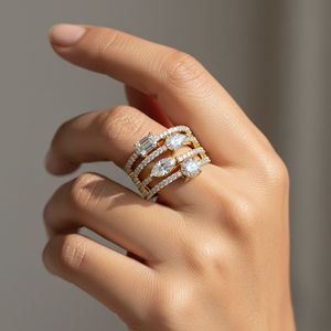 Bague large multi-rangs en or massif, sertie de diamants de formes variées 2,75 carats au total, pavée et sertie à griffes - Product Image 6