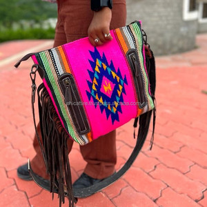 Manta de sillín azteca Toldo a mano Tallado con flecos Sling Bolsas de tela azteca Bohemia Colección elegante Bolsos de Venta caliente para mujeres - Product Image 5