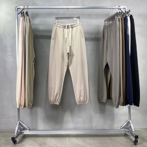 Pantalones de chándal jogger holgados de invierno para hombre, estilo urbano, con cintura alta con cordón, ligeros, casuales, de lona de 500 GSM, ecológicos y de ajuste holgado. - Product Image 1
