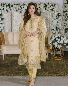 Le designer indien et pakistanais Salwar Kameez, inspiré de Bollywood, porte un costume pour les occasions spéciales - Product Image 5