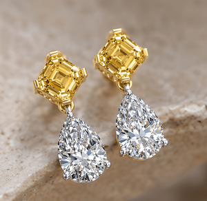 Boucles d'oreilles pendantes fantaisie bicolores jaunes, taille poire et taille coussin, avec diamant de laboratoire - Product Image 5