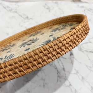 Bandeja de ratán de lujo con incrustaciones de nácar, perfecta para ocasiones especiales, servicio en el hogar y exhibición decorativa, procedente de la India. - Product Image 4