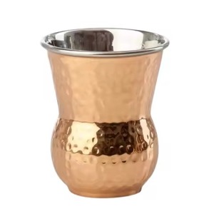 Ensemble de 2 verres à eau en cuivre de style haut de gamme, finition martelée classique, pour service en restaurant et bar - Product Image 2
