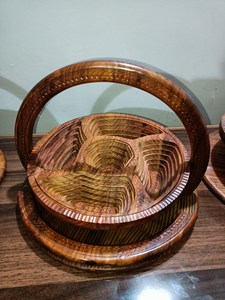 Bandeja de Servir Dividida de Madera Natural Económica para Frutos Secos, Bocadillos, Chocolates y Golosinas para Fiestas con Elegante Tallado Tradicional - Product Image 1