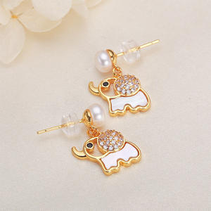 Pendientes de Perlas de Agua Dulce con Incrustaciones de Circonita, Diseño Único, Estilo Dulce y Moderno de Zhuji, Accesorios de Moda - Product Image 1