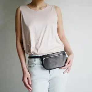 Bel çantası Mini siyah deri Fanny paketi kalça düz Bum festivali çapraz vücut çanta Crossbody çanta erkekler LWB-0096