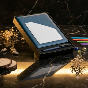 Ensemble cadeau de stylo à bille et agenda relié en velours PU bleu Aurelux Premium, poche latérale avant, 192 pages - Élégant et professionnel - Product Image 5