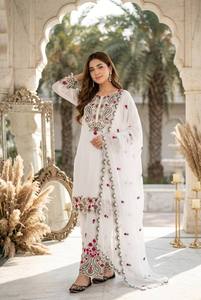 Conjunto de traje de 3 piezas con bordado floral de Paisley para mujer |   Kurta Recta con Pantalón y Dupatta con Borde Festoneado |   Ropa Étnica Elegante - Product Image 3