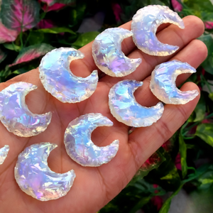 Colgante de luna de opalita premium |   Escultura de Luna en Cristal Natural |   Collar de Joyería Curativa |   Regalo para Ella, Amuleto Espiritual para Mujer - Product Image 4