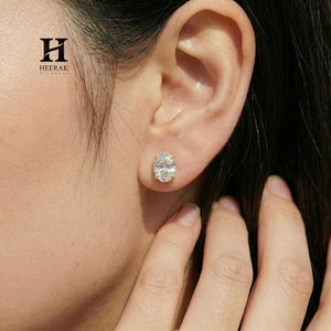 Pendientes de Diamantes Solitarios de Corte Ovalado de Lujo, Clásicos con Cuatro Puntas en Oro de 14K, Joyería Fina Elegante y Minimalista para Mujer - Product Image 3