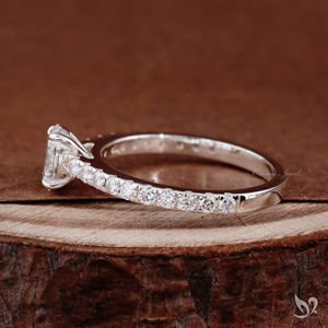 Anillo de Compromiso Minimalista con Diamante Ovalado Cultivado en Laboratorio de 0.5ct, Banda Pavé Catedral, Oro Blanco de 10K, Certificado IGI, Anillo Nupcial Delicado - Product Image 2