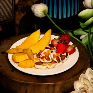 Vente en gros de chocolat composé blanc OEM avec saveur de yaourt à la fraise, noix et fruits secs assortis - Product Image 6