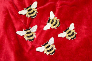 Patchs brodés Abeille Dorée thermocollants pour vêtements et accessoires - Product Image 2