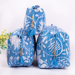 Nouvelle collection été : Ensemble de trousses de maquillage matelassées réutilisables à imprimé floral, pochettes portables en coton avec fermeture éclair pour le voyage - Product Image 1