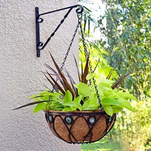 Pot de fleurs suspendu rustique avec doublure en fibre de coco et structure métallique pour plantes de jardin extérieur - Product Image 5
