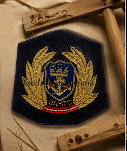 Insignia de gorra austriaca MCV con ancla y corona de laurel, parche de tela para coser en uniformes y prendas. - Product Image 1