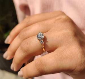Bague solitaire de luxe en diamant brillant cultivé en laboratoire, finition or et argent, pour mariage, fiançailles, bijoux fins élégants - Product Image 4