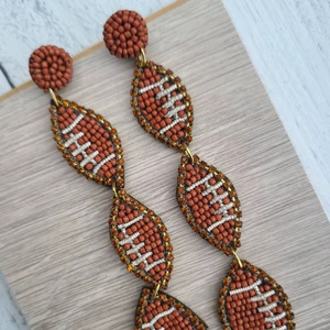 Boucles d'oreilles pendantes triples en forme de ballon de football, robustes et uniques, ornées de perles et de strass, pour femmes et jeunes filles, idéales pour les jours de match, collection 2026 - Product Image 1