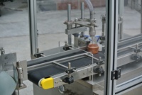 Machine de remplissage automatique de pâtes avec conception de buse optimisée, réduit les bulles d'air, assure un remplissage précis et uniforme pour crèmes et gels