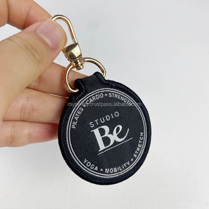 Llavero con Parche Bordado Personalizado de Bajo MOQ, Llavero de Tela con Logotipo Personalizado y Cierre Metálico, Souvenir Promocional para Clubes al por Mayor - Product Image 3