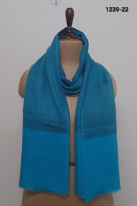 Estolas Largas para Mujer de Lana Merino Antibacteriana Ligera con Diseño Khadi a Cuadros - Product Image 3