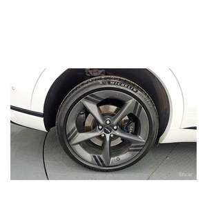 Genesis GV70 2.5T essence 2WD 2024 avec boîte de vitesses automatique, sièges en cuir, caméra arrière - 30 764 km, conduite à gauche - Product Image 4