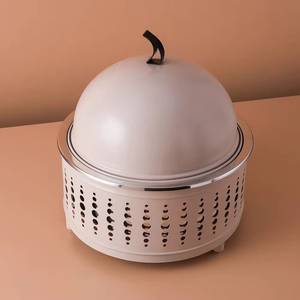 Chauffe-plat de luxe en métal cannelé, fait main, écologique, avec couvercle isolant et poignées dorées, élégant pour buffet de table - Product Image 1