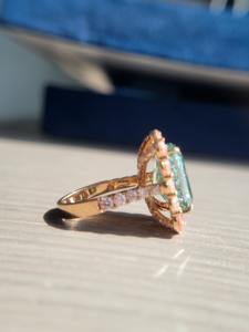 Anillo de Diamante Verde Radiante Cultivado en Laboratorio en Oro Rosa/Amarillo/Blanco de 9KT con Halo Redondo Rosa, Certificado IGI, Chapado en Rodio, Joyería de Lujo - Product Image 2