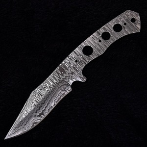 Cuchilla de caza de acero de Damasco de alta calidad, forjada a mano, estilo medieval, hecha a mano por un herrero. - Product Image 2