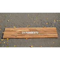 Panneaux muraux insonorisés en teck recyclé moderne, design à motifs géométriques, modèle PANGESTU, fabriqué en Indonésie, pour maison et villa